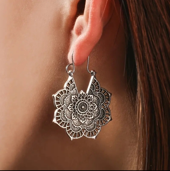 Mandala meditation earrings - Picture 2 of 3